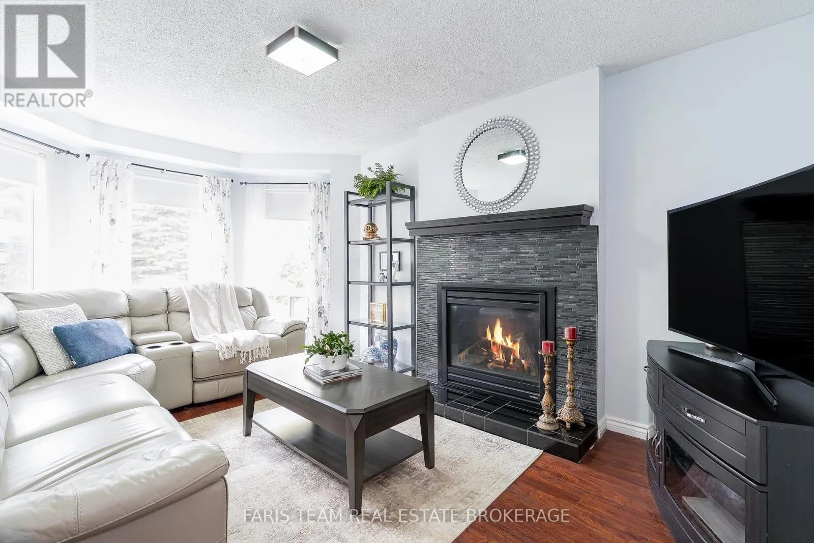 963 LINDEN STREET