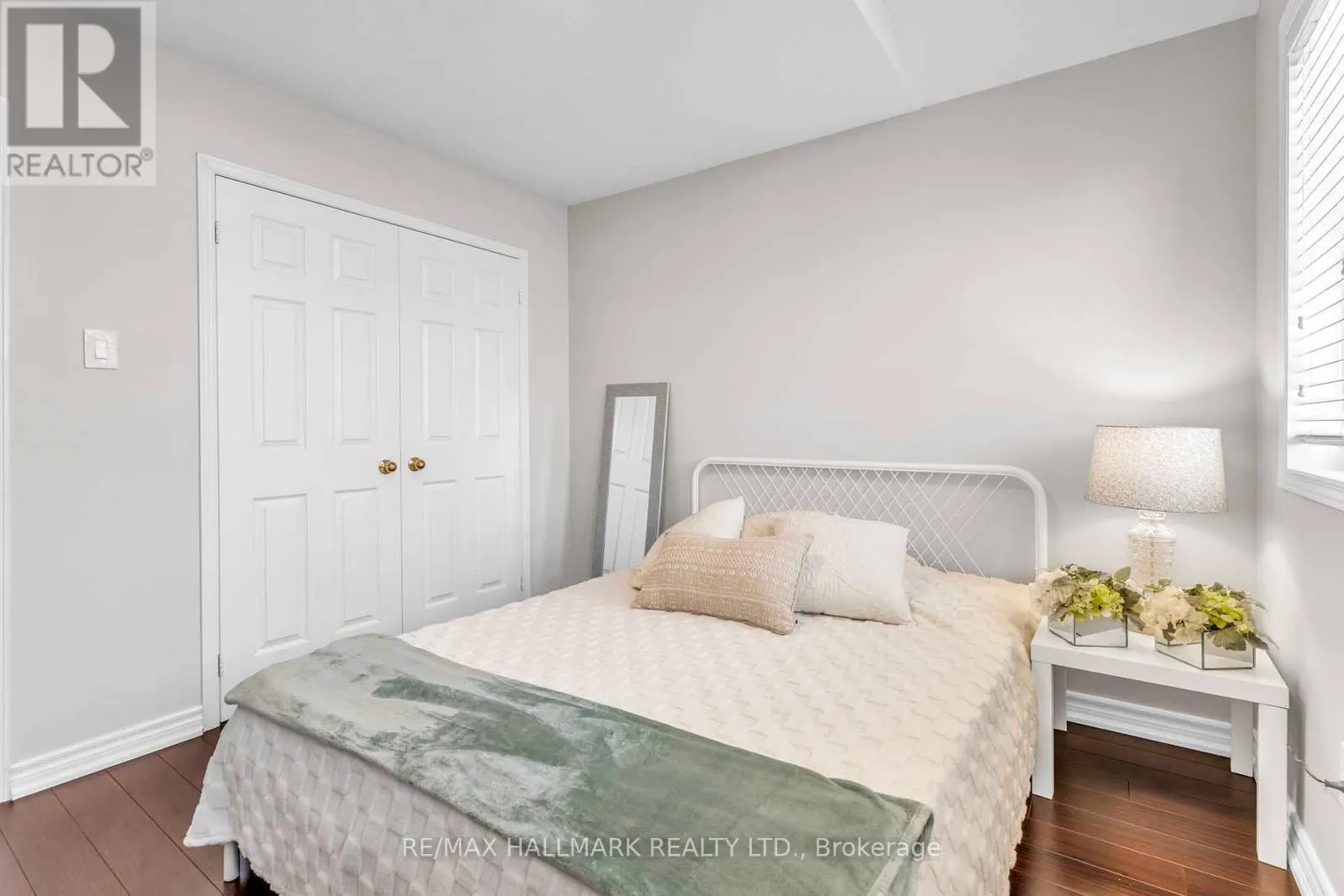 56 WESTCLIFFE CRESCENT