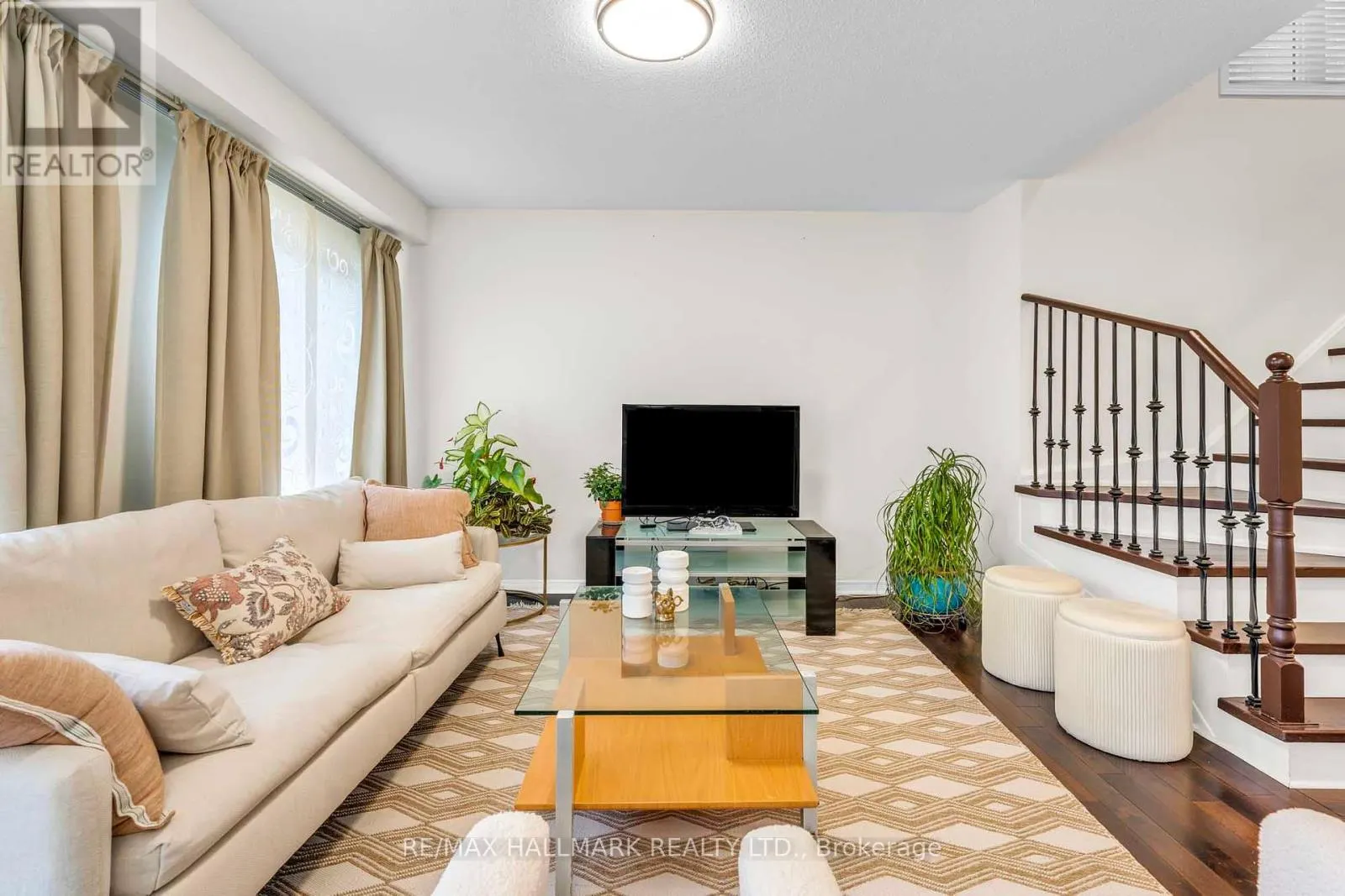 56 WESTCLIFFE CRESCENT