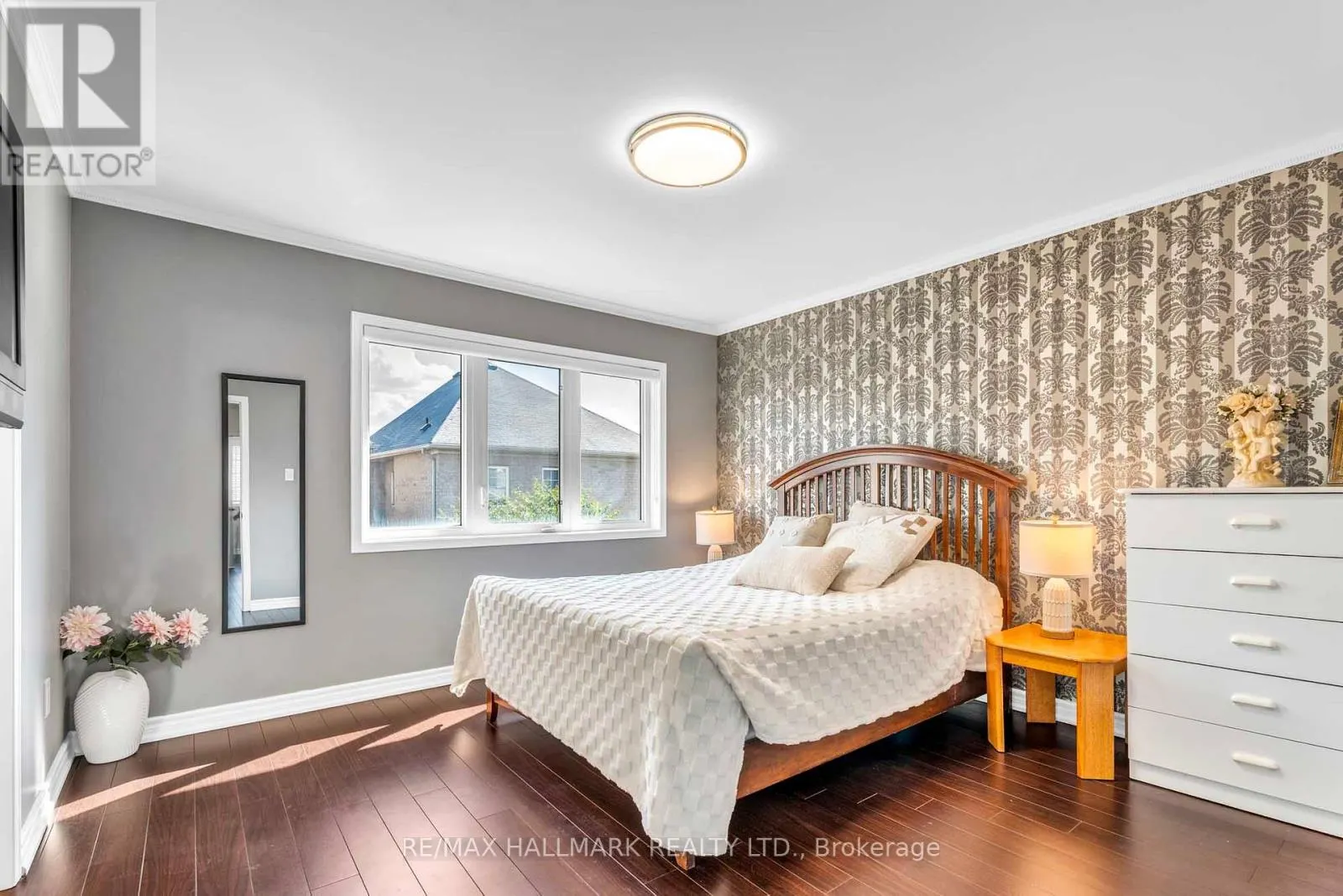 56 WESTCLIFFE CRESCENT