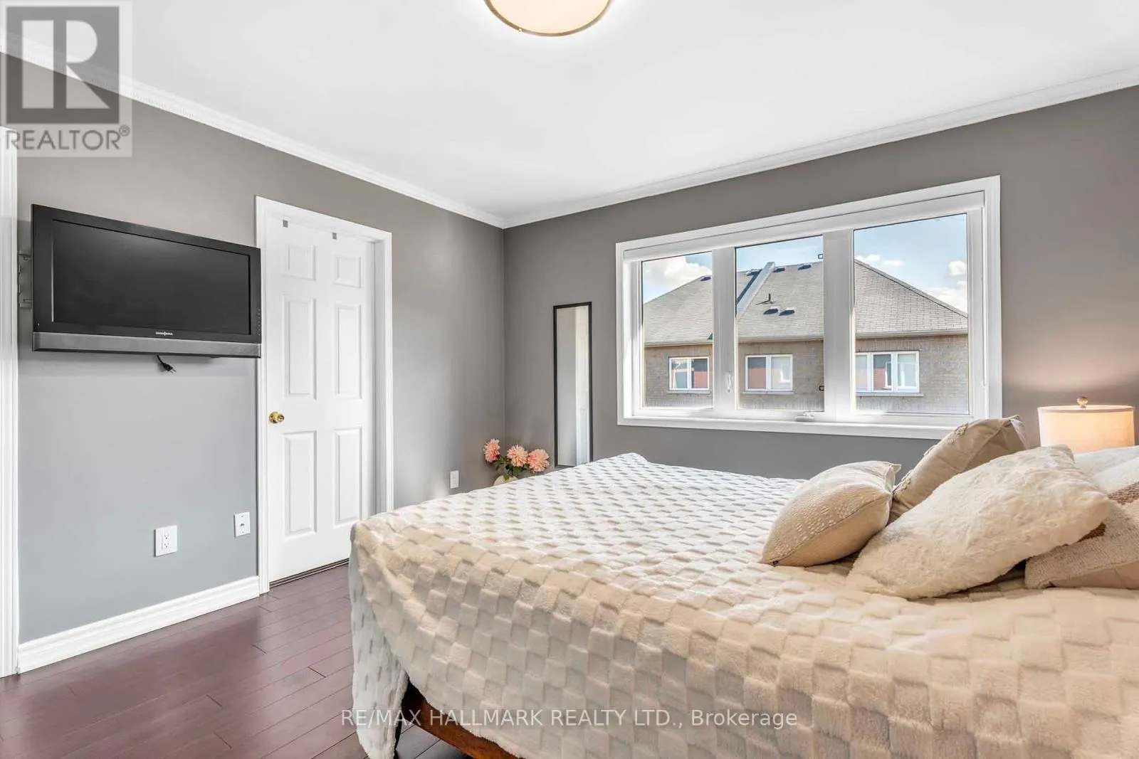 56 WESTCLIFFE CRESCENT