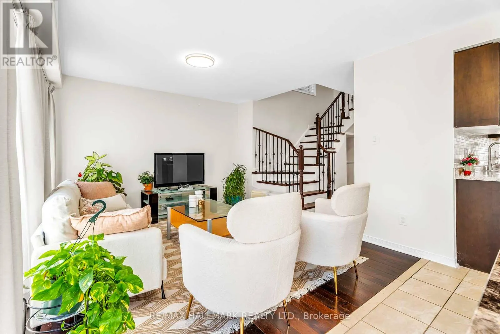 56 WESTCLIFFE CRESCENT