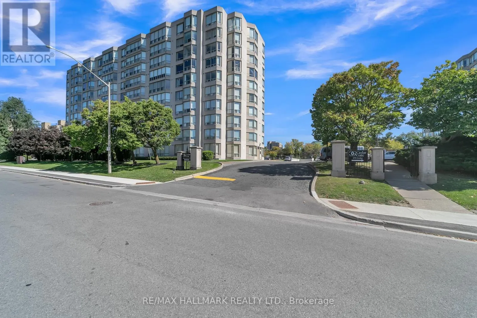 805 - 309 MAJOR MACKENZIE DRIVE E