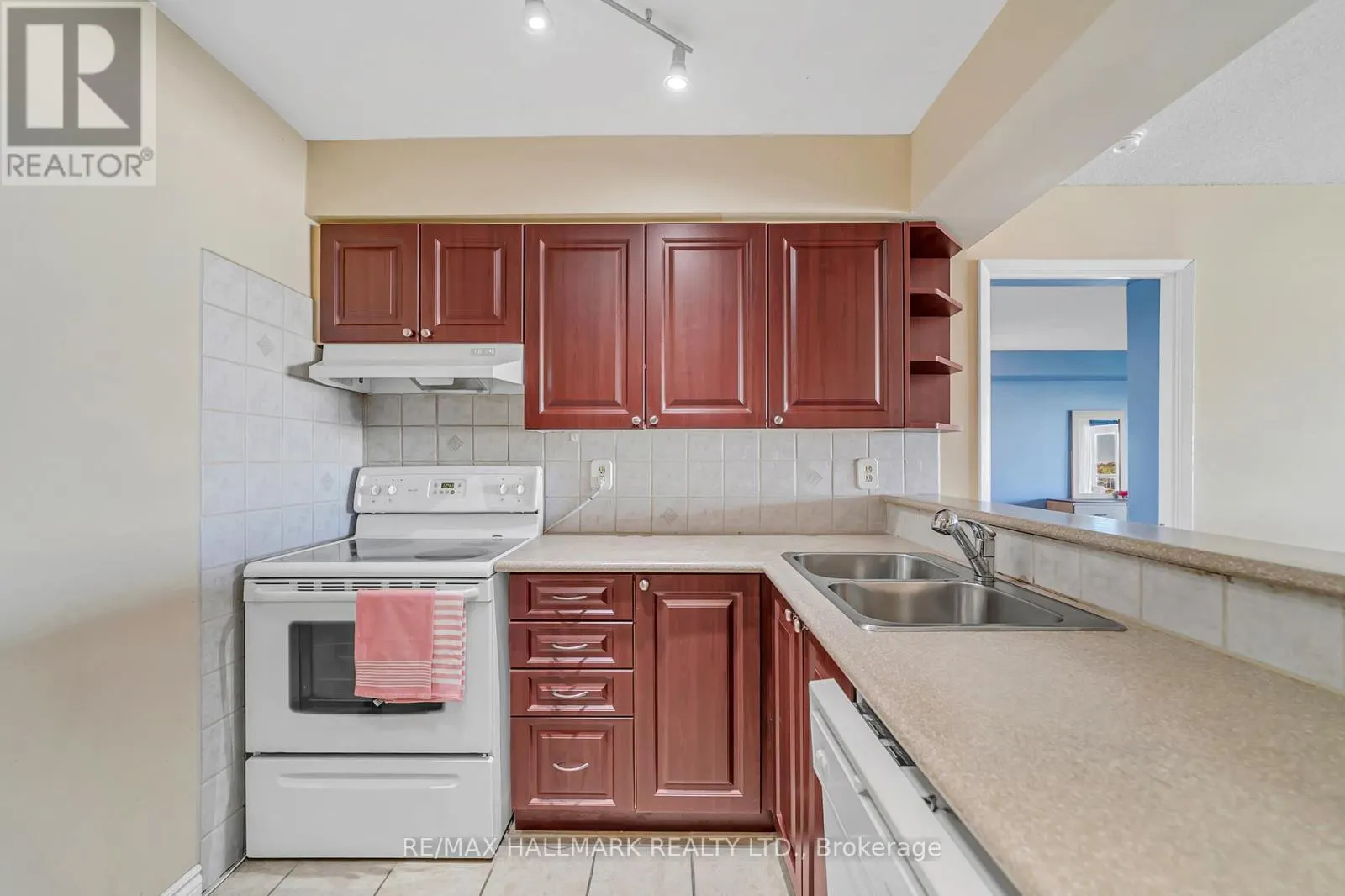 805 - 309 MAJOR MACKENZIE DRIVE E