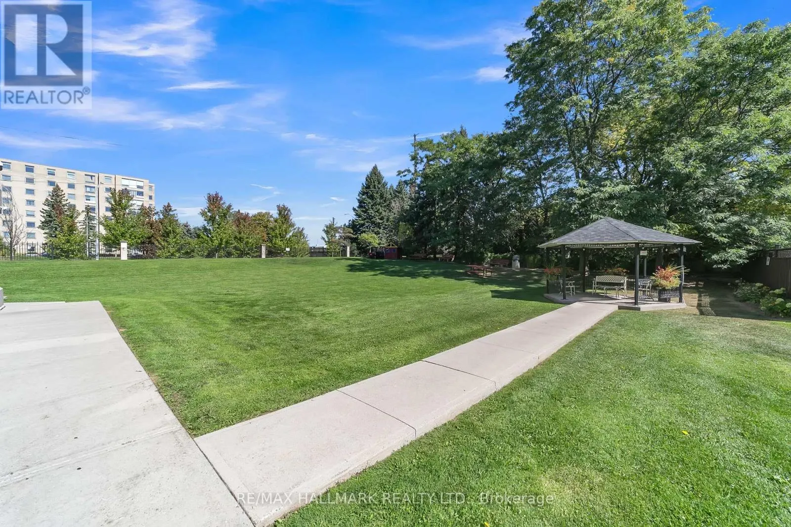 805 - 309 MAJOR MACKENZIE DRIVE E
