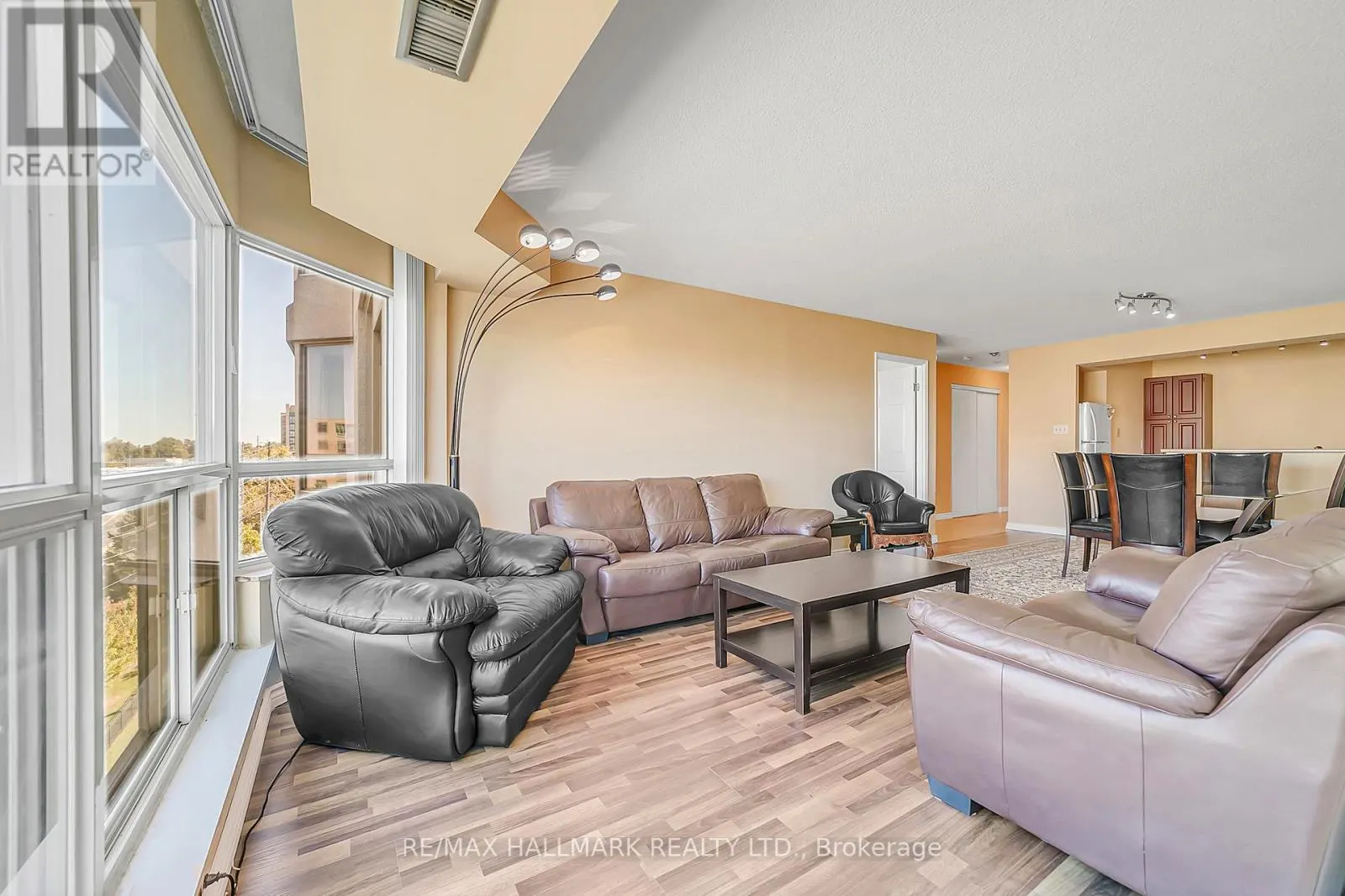 805 - 309 MAJOR MACKENZIE DRIVE E
