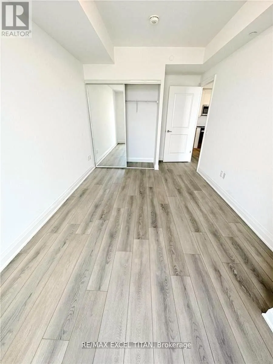 712 - 10 GATINEAU DRIVE