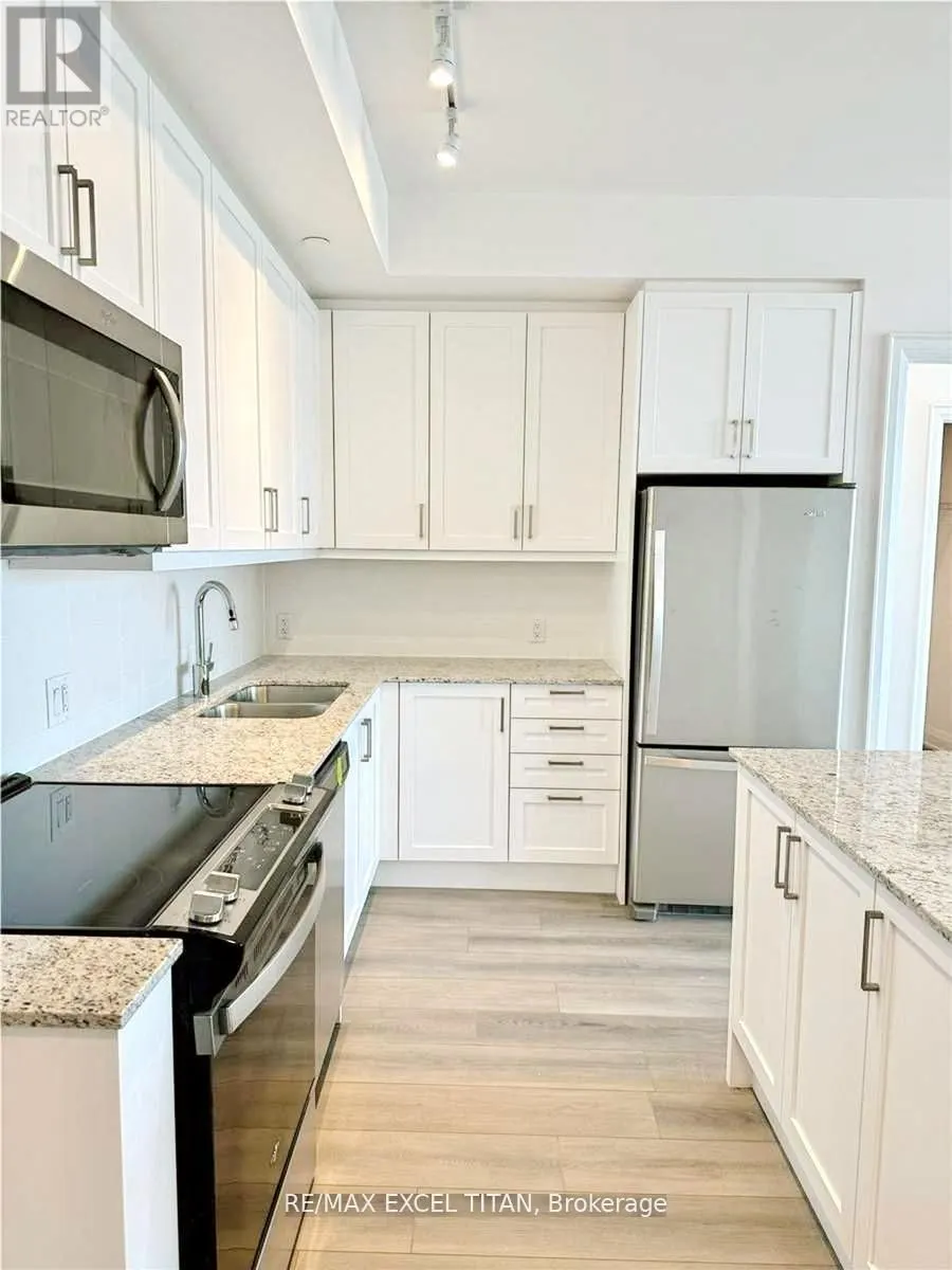 712 - 10 GATINEAU DRIVE
