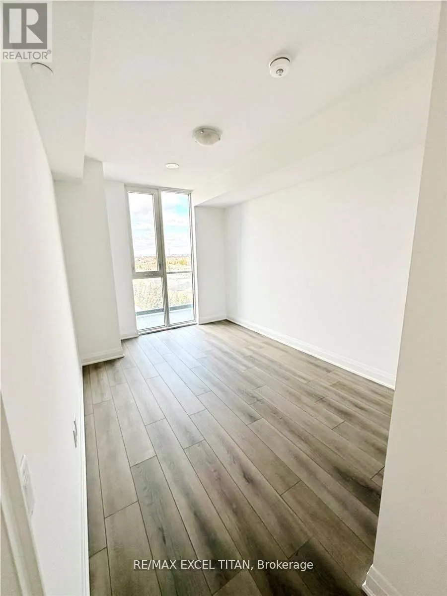 712 - 10 GATINEAU DRIVE