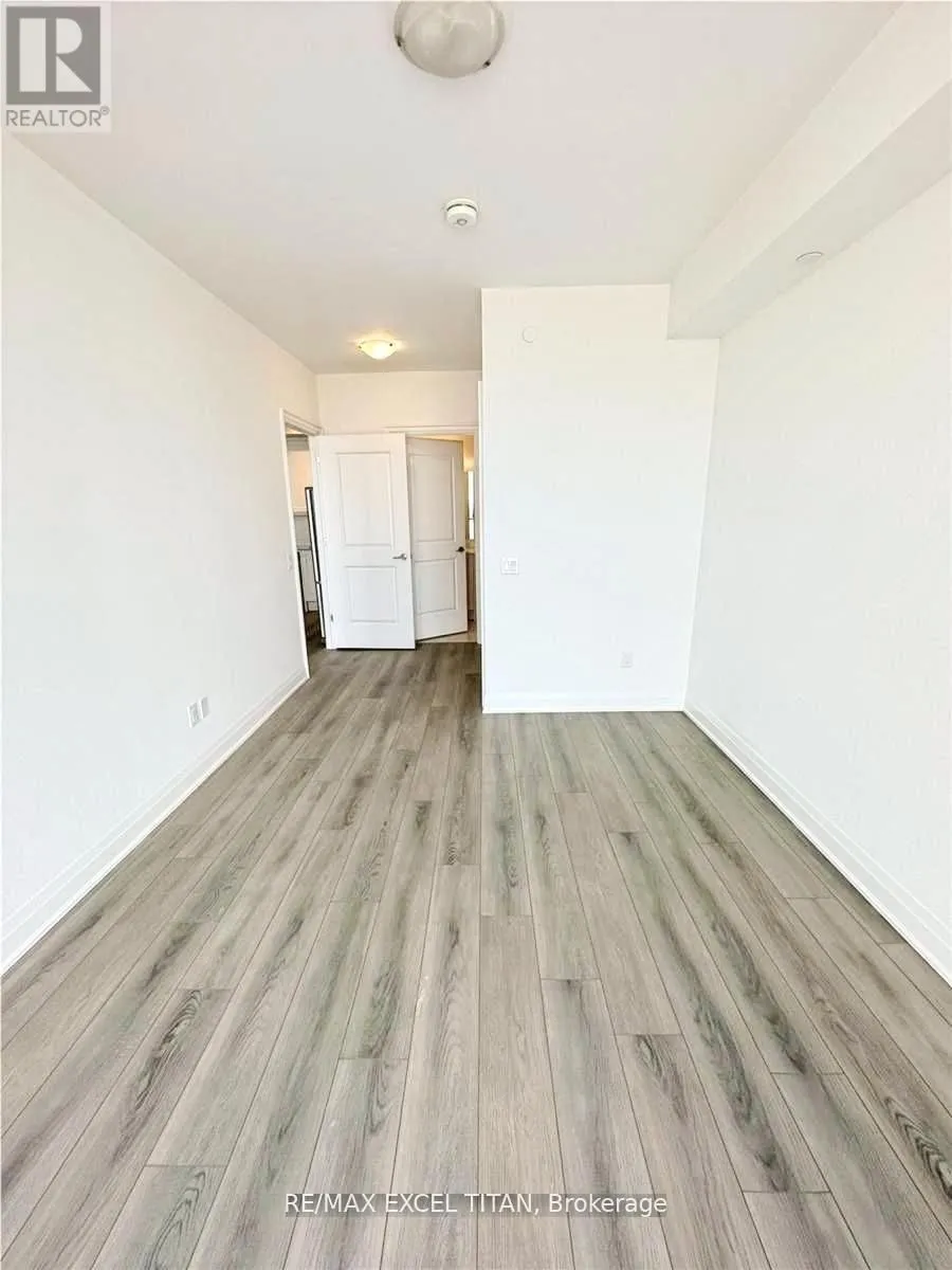 712 - 10 GATINEAU DRIVE