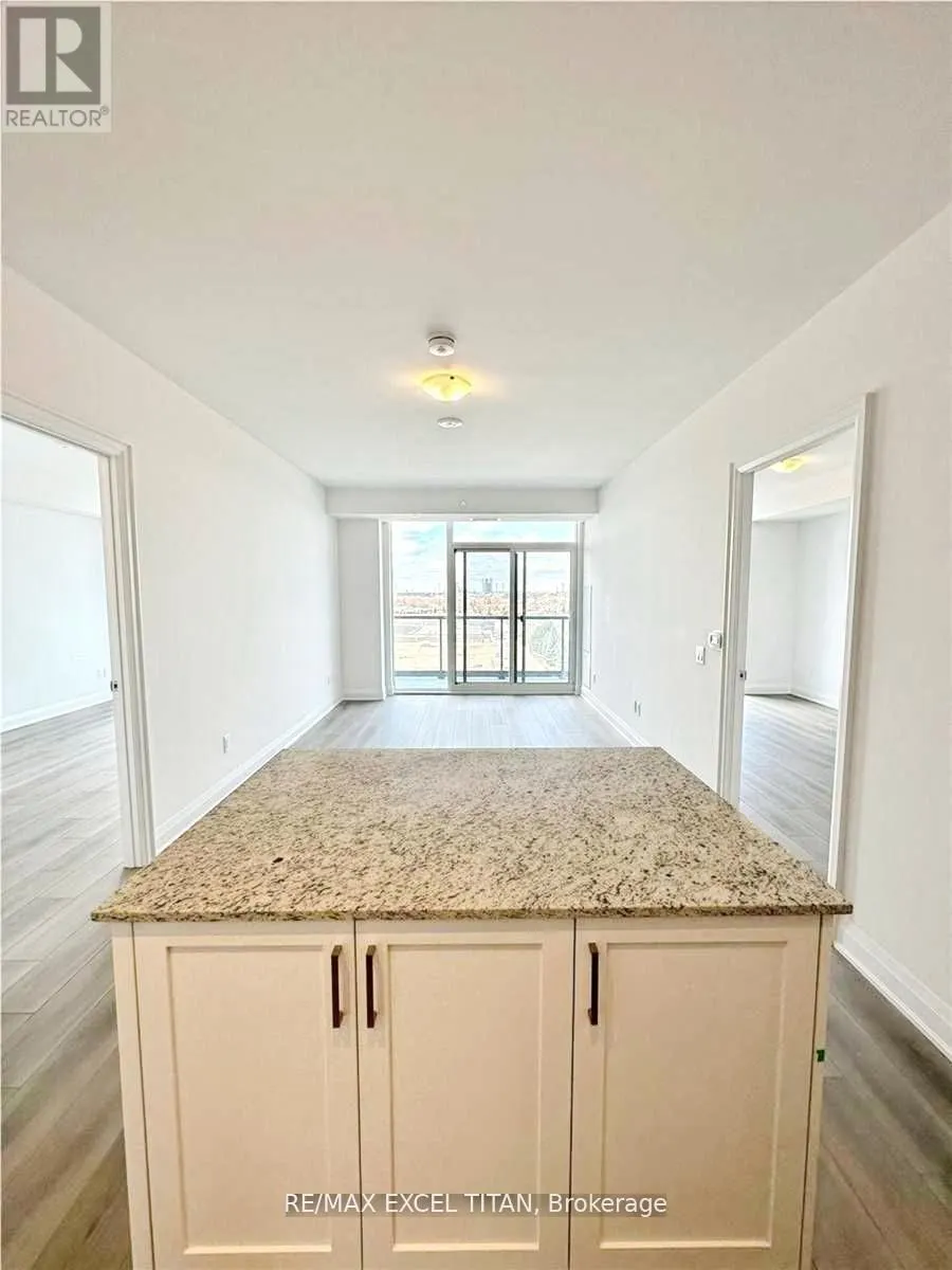 712 - 10 GATINEAU DRIVE