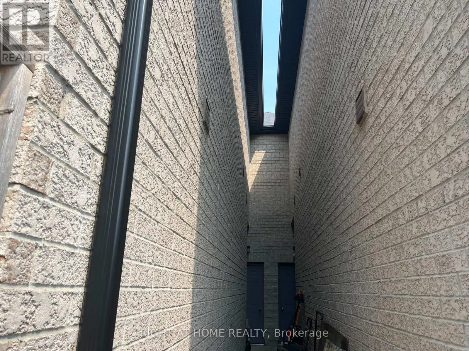 215 CANADA DRIVE