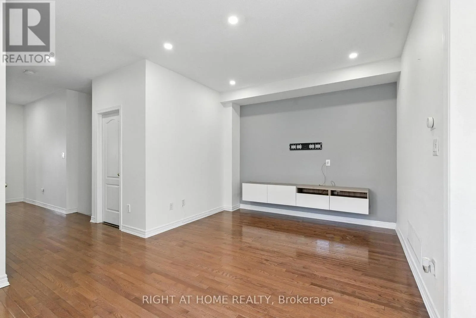 215 CANADA DRIVE