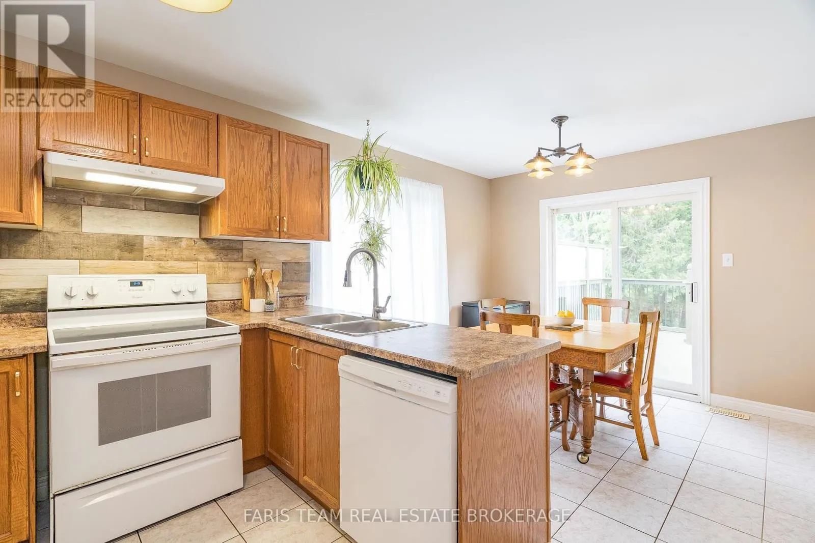 1006 LESLIE DRIVE