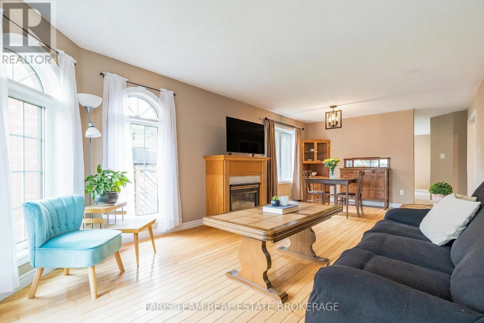 1006 LESLIE DRIVE