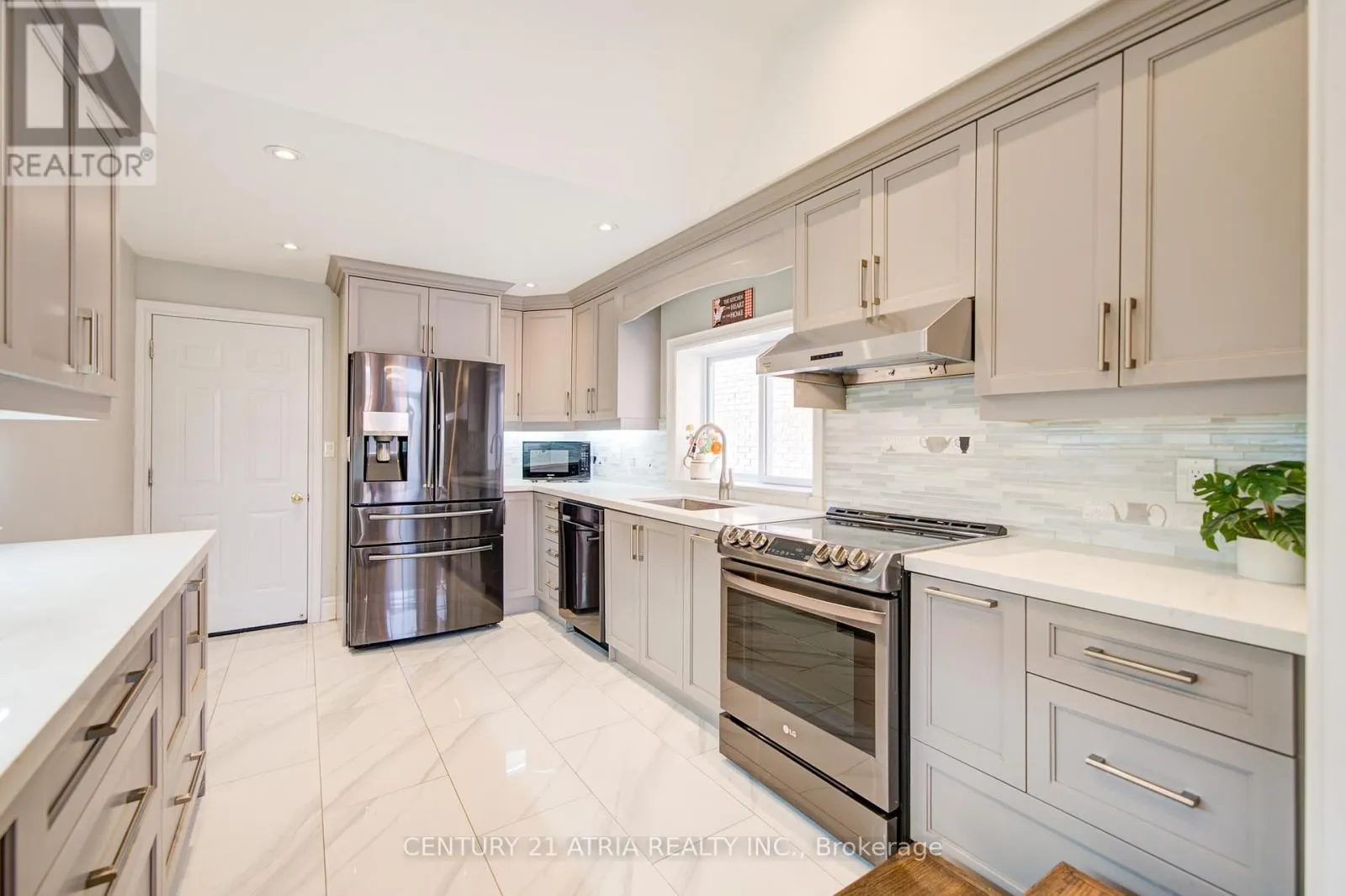 22 PENINSULA CRESCENT