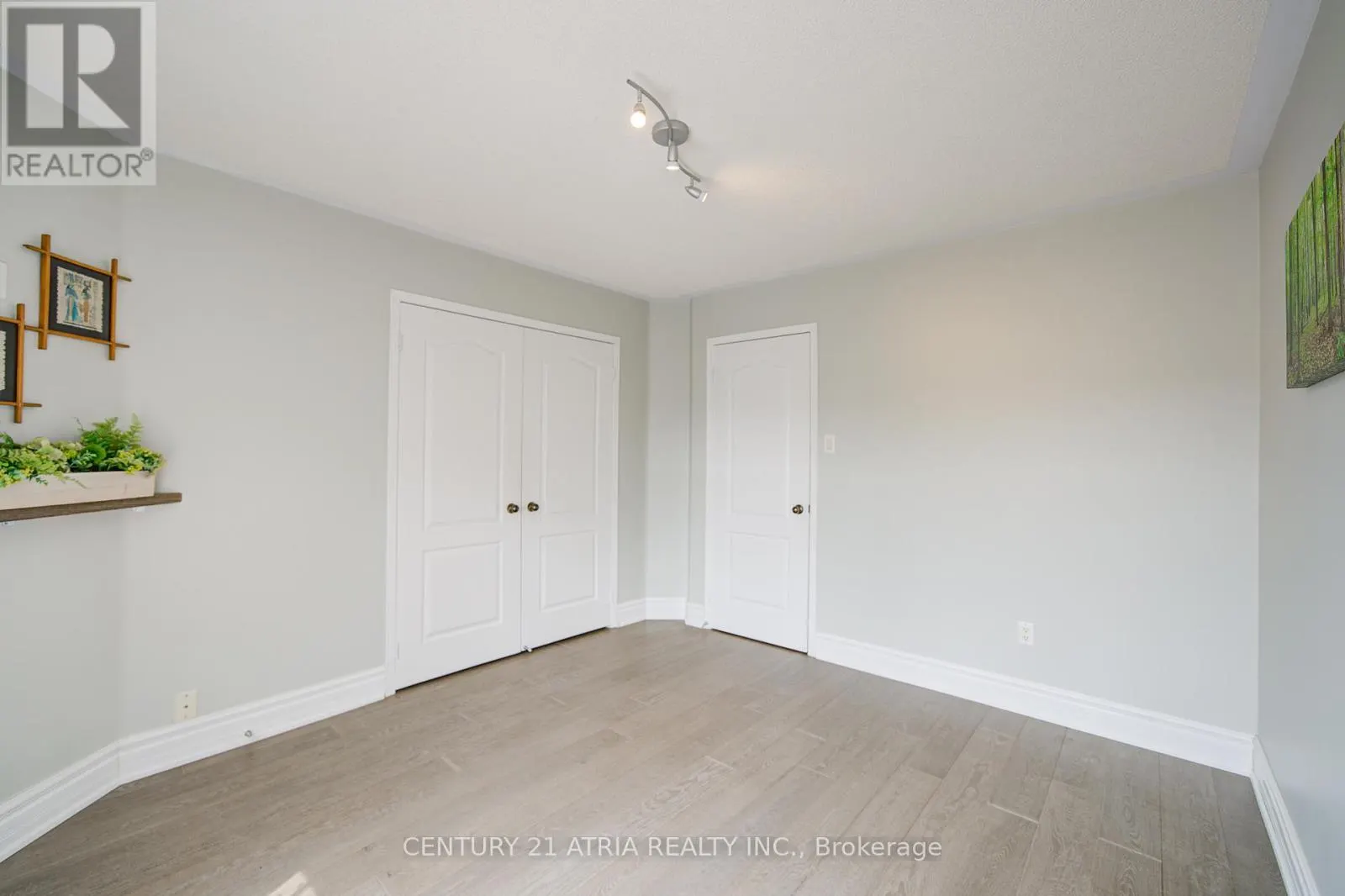 22 PENINSULA CRESCENT