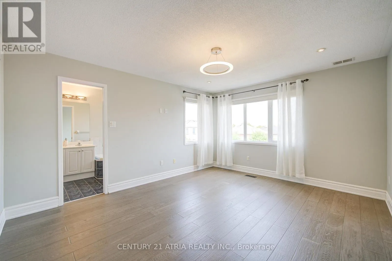 22 PENINSULA CRESCENT