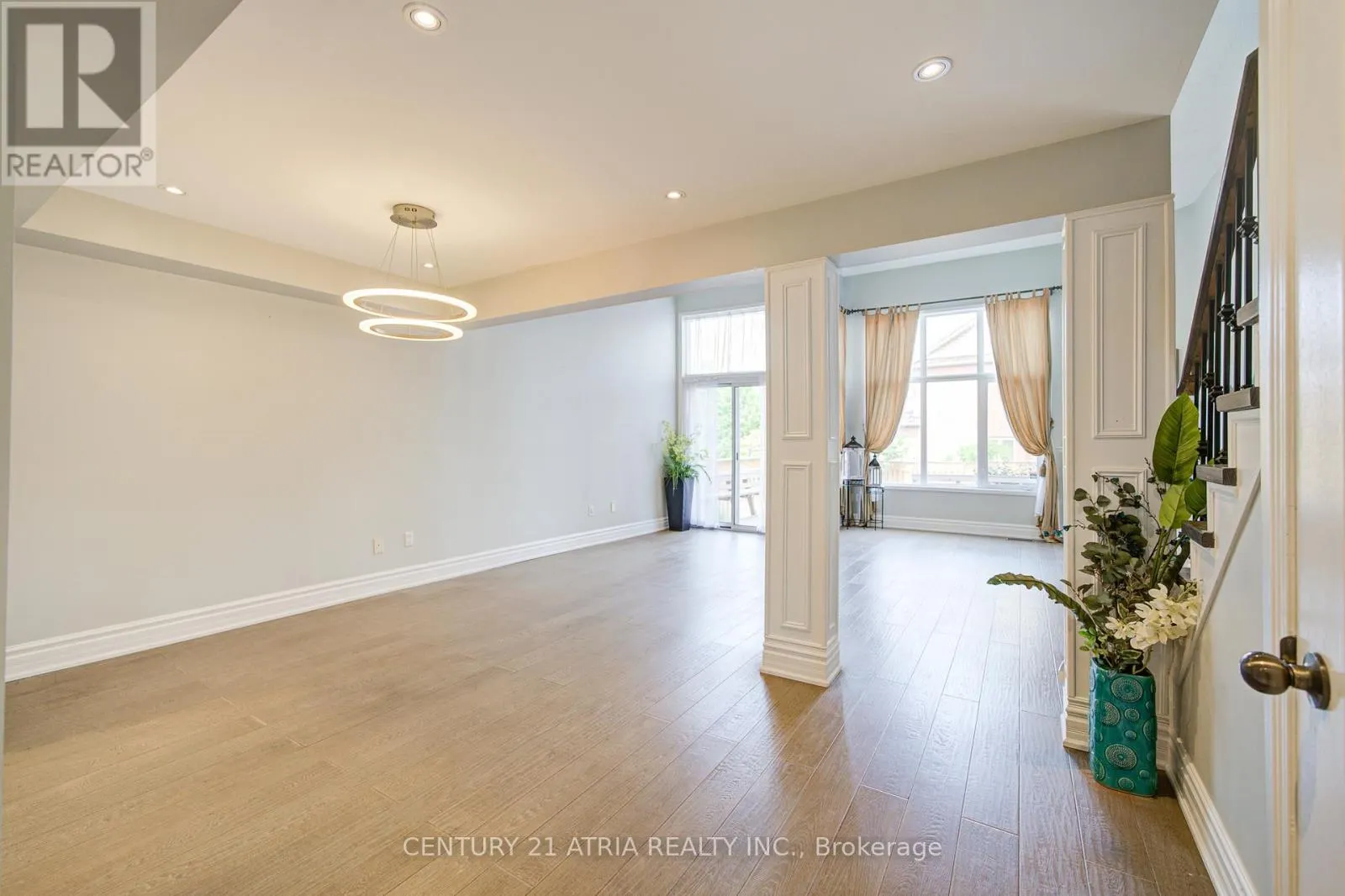 22 PENINSULA CRESCENT