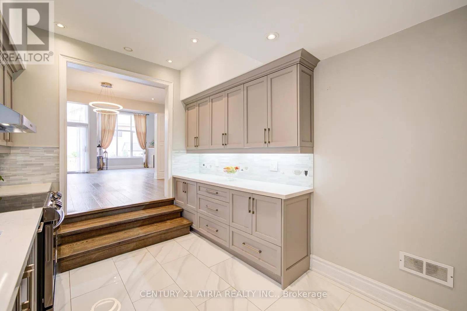 22 PENINSULA CRESCENT