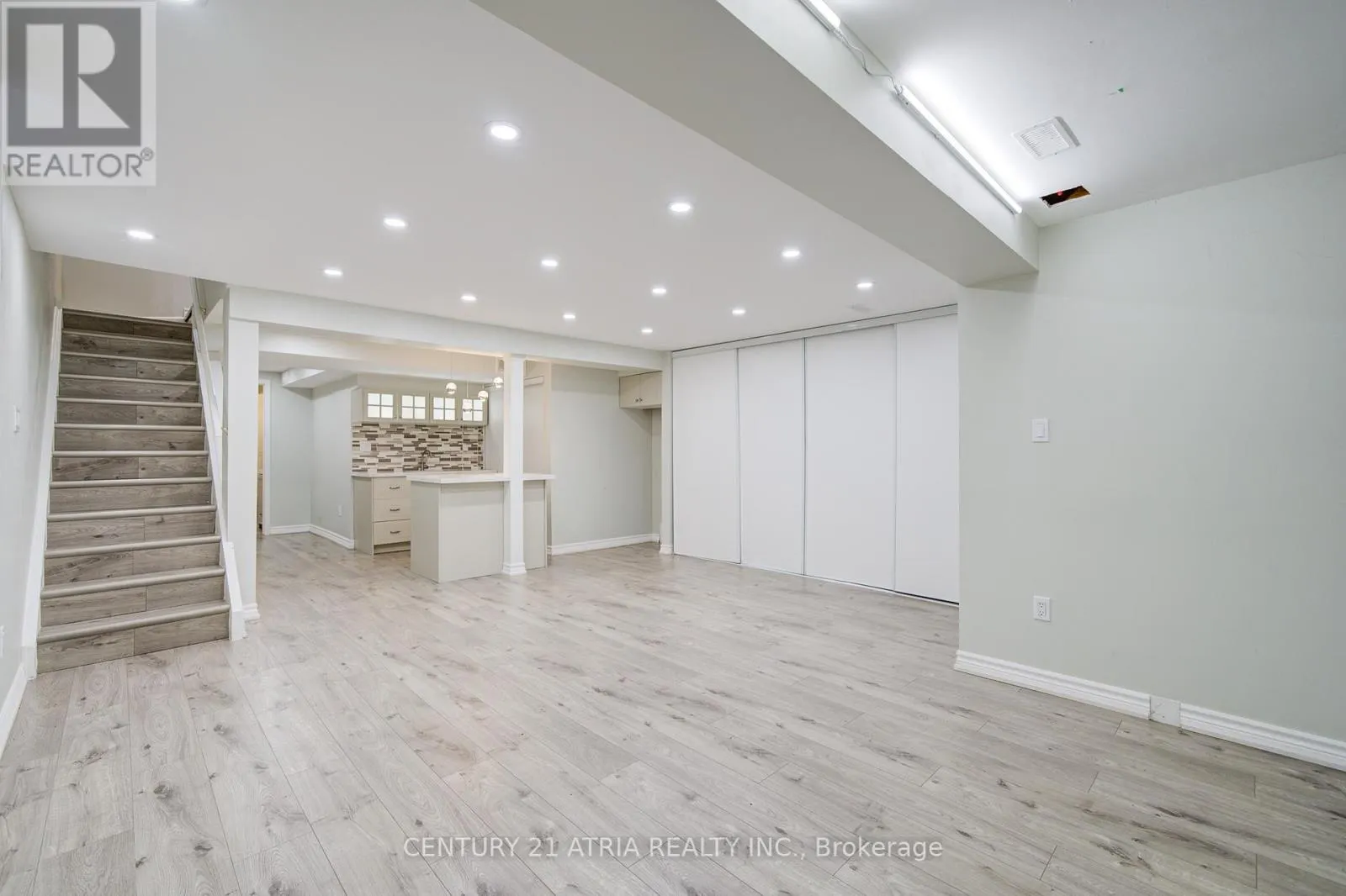 22 PENINSULA CRESCENT