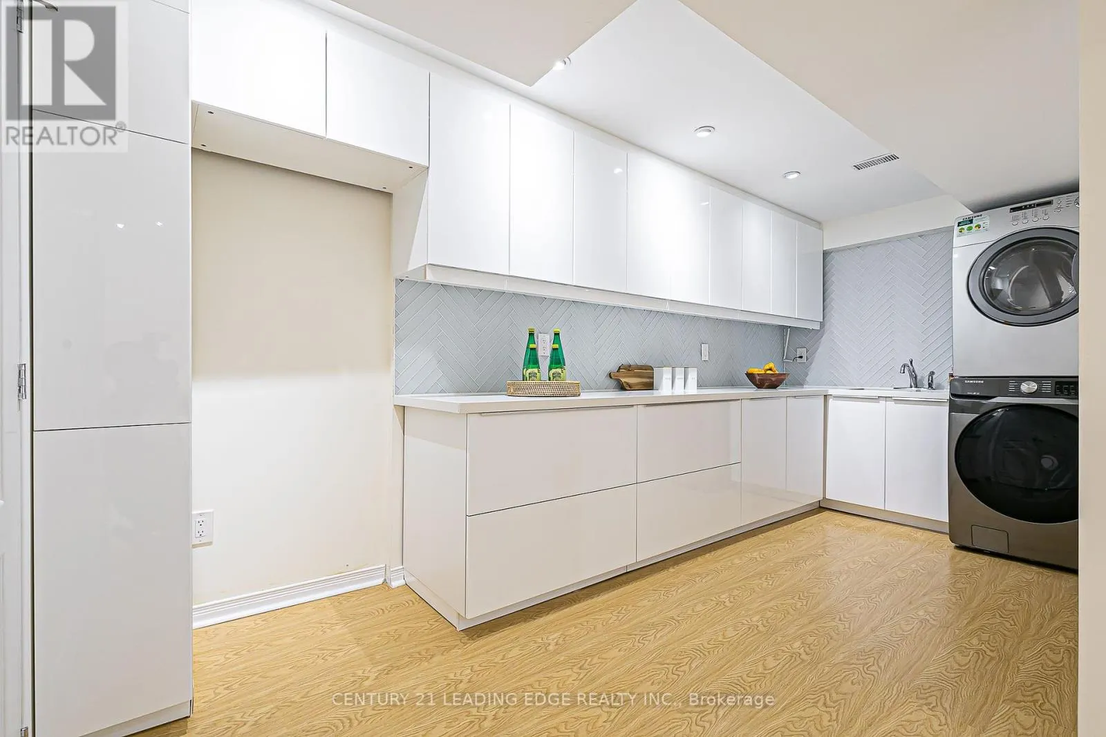 13 LODESTONE LANE