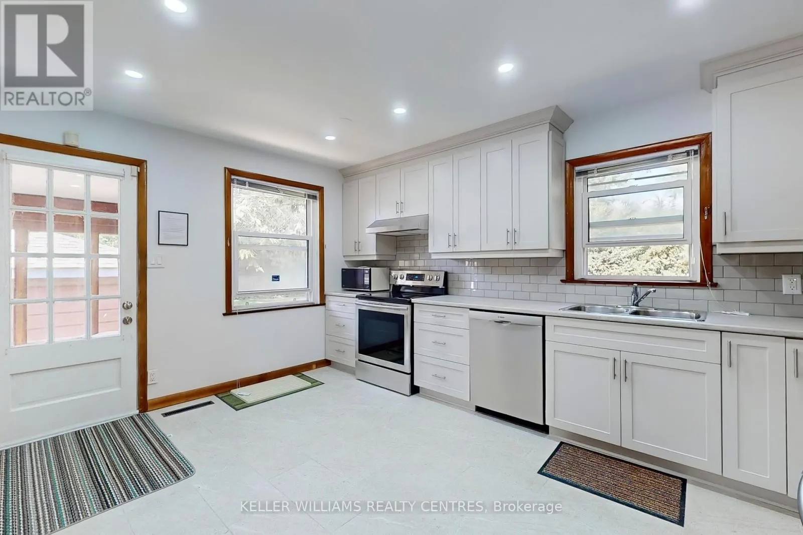 UNIT A - 252 ELGIN MILLS ROAD W