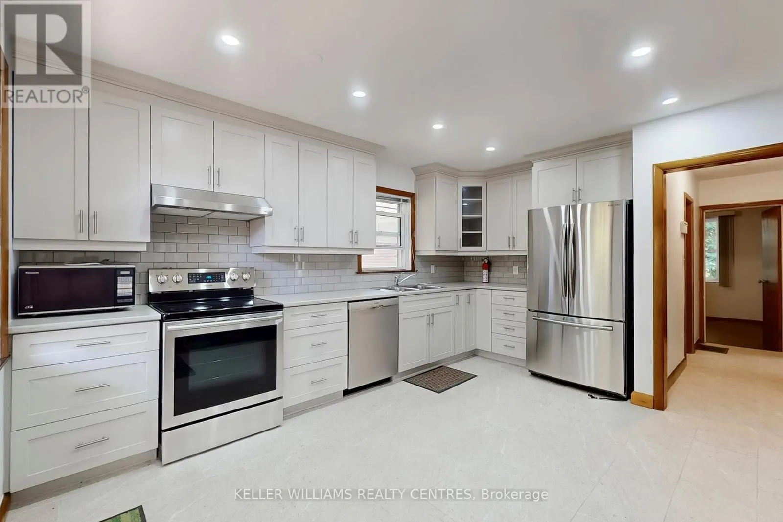 UNIT A - 252 ELGIN MILLS ROAD W