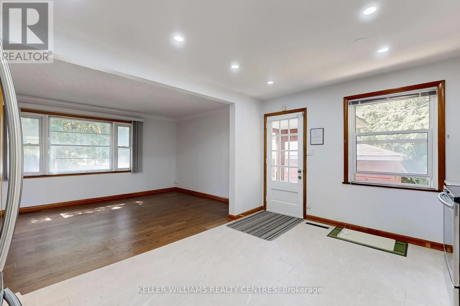 UNIT A - 252 ELGIN MILLS ROAD W