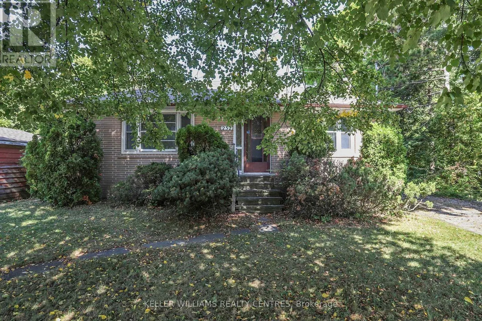 UNIT A - 252 ELGIN MILLS ROAD W