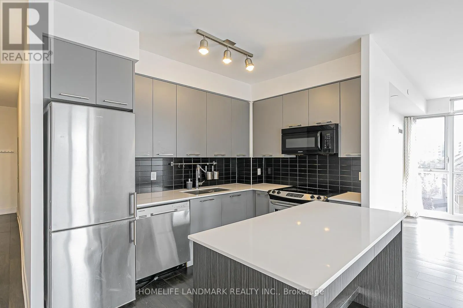 503 - 9471 YONGE STREET