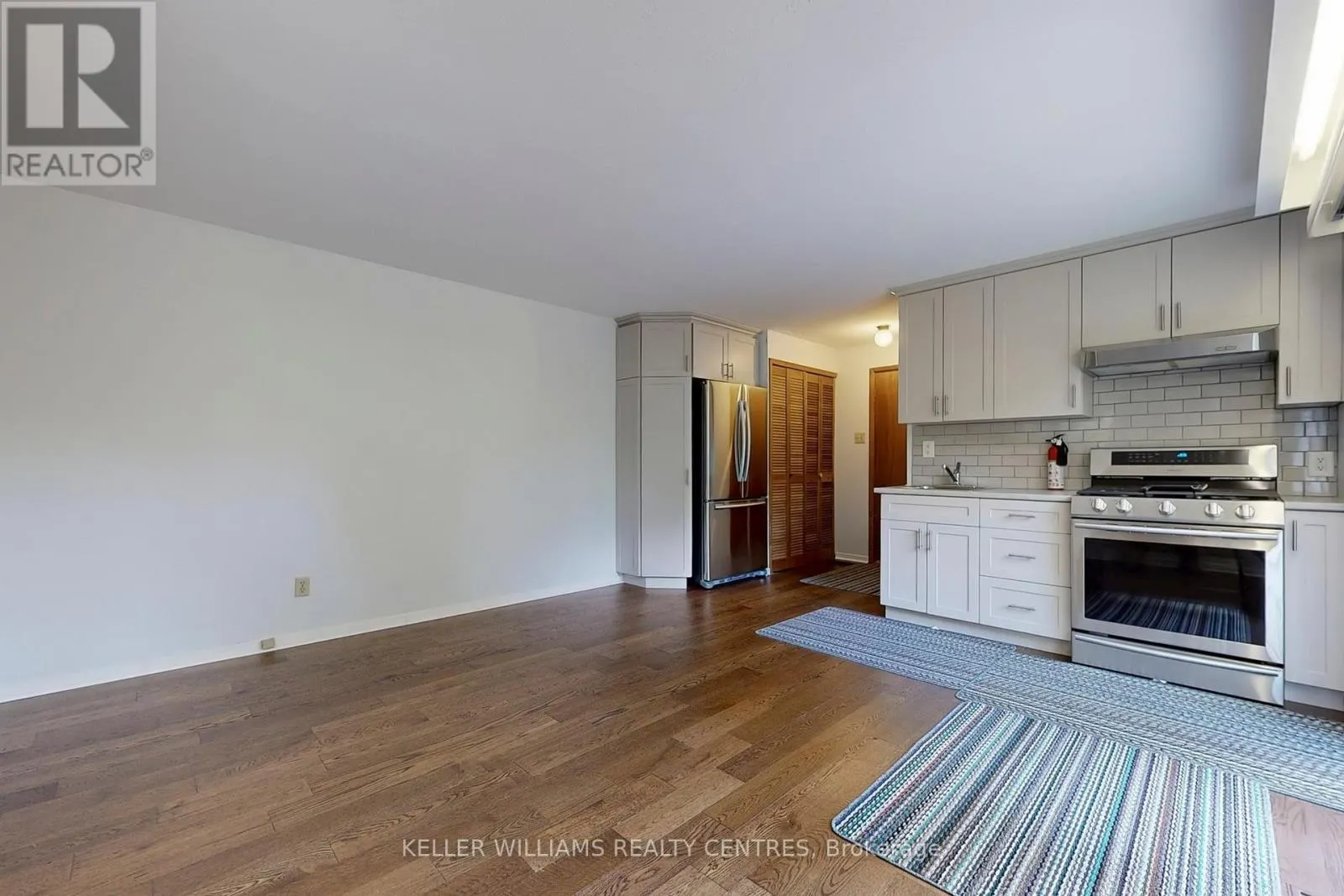 UNIT B - 252 ELGIN MILLS ROAD W
