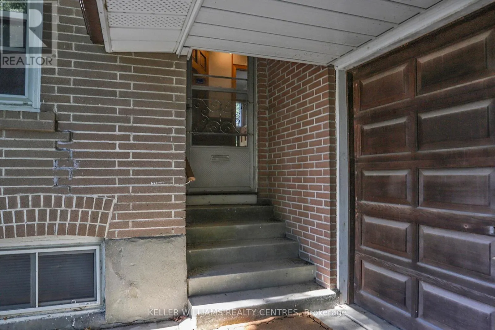 UNIT B - 252 ELGIN MILLS ROAD W