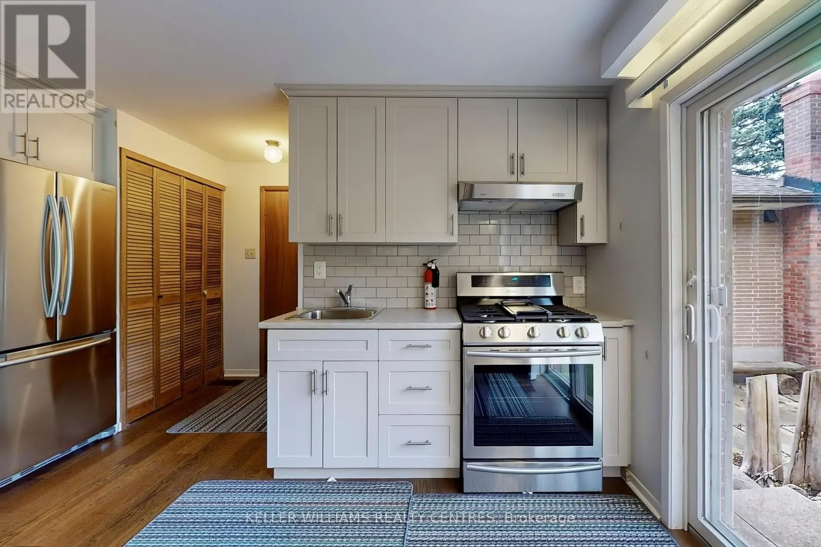 UNIT B - 252 ELGIN MILLS ROAD W