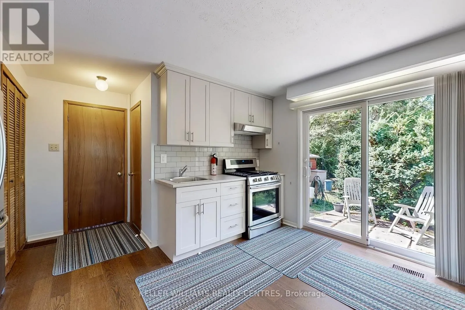 UNIT B - 252 ELGIN MILLS ROAD W