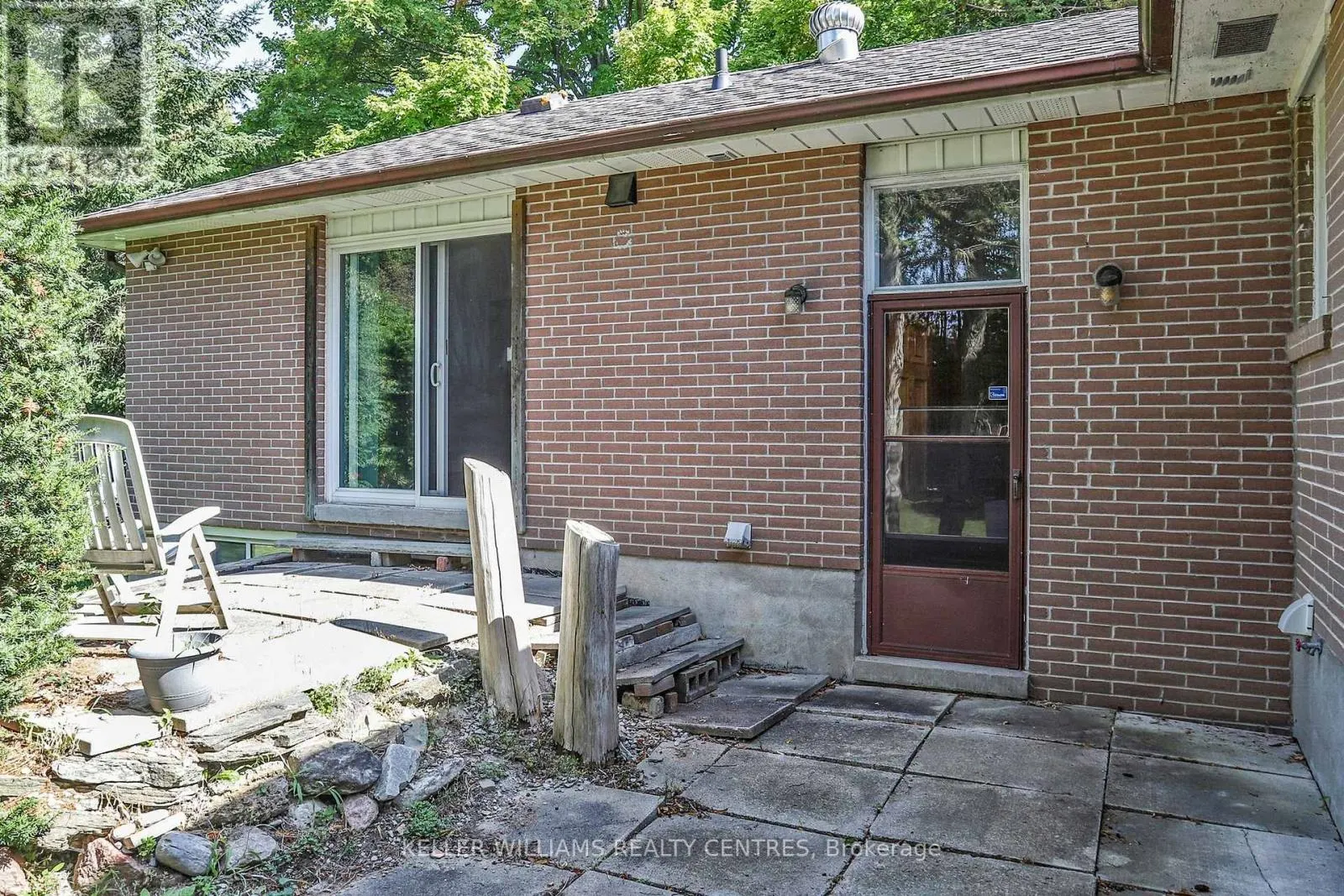 UNIT B - 252 ELGIN MILLS ROAD W