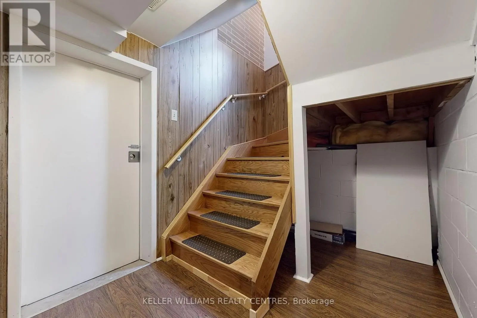 UNIT B - 252 ELGIN MILLS ROAD W
