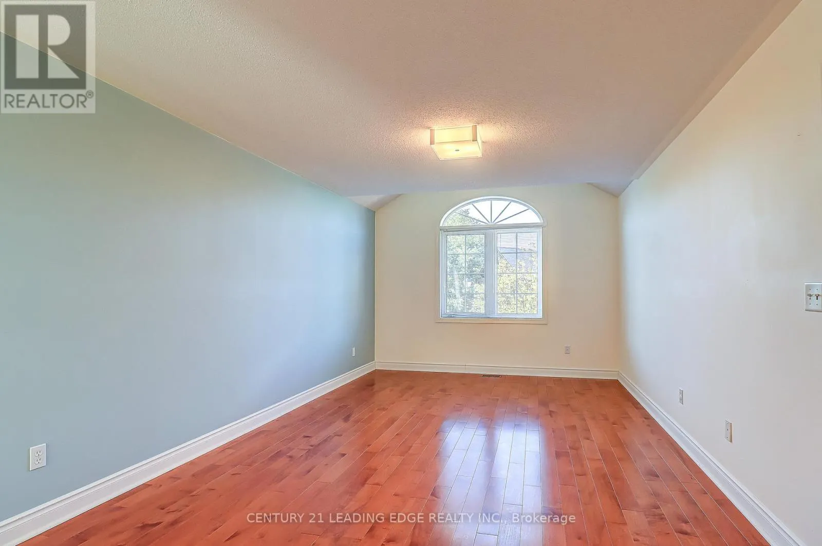 37 WILTSHIRE DRIVE