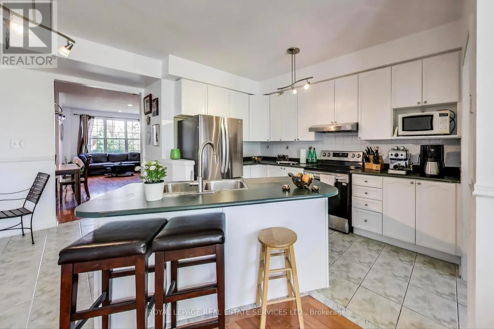 52 GOWLAND ROAD