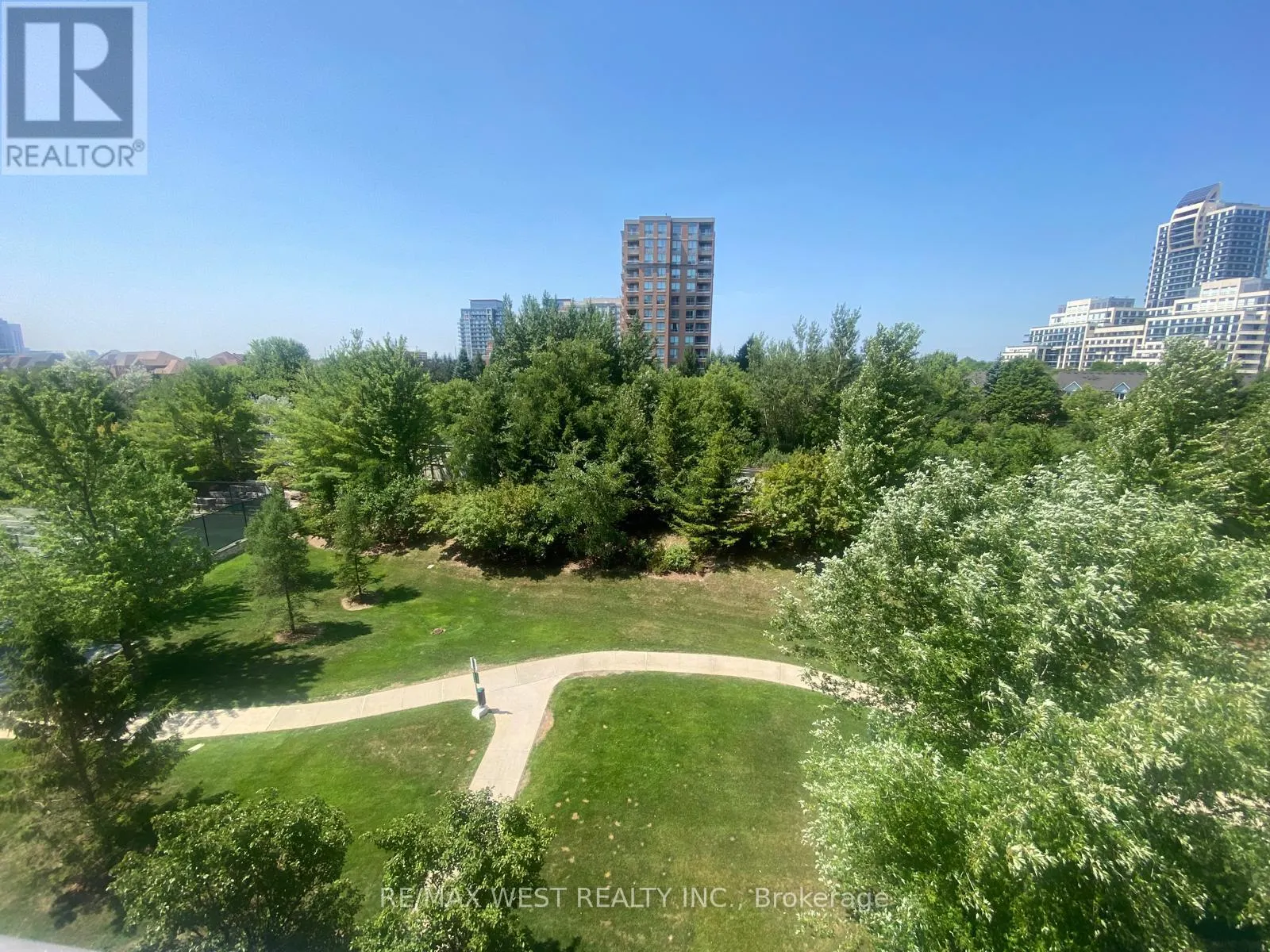 512 - 330 RED MAPLE ROAD W