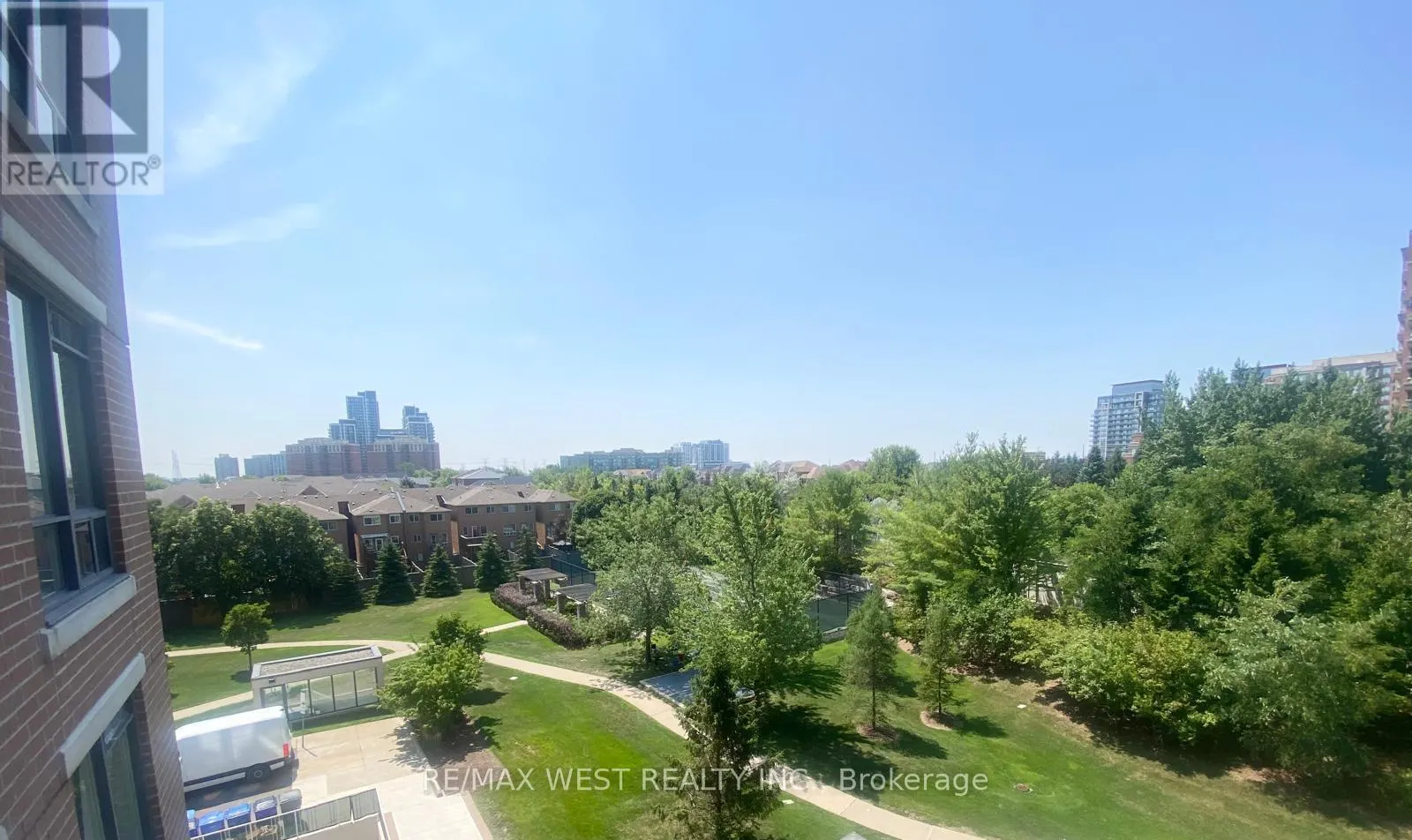 512 - 330 RED MAPLE ROAD W