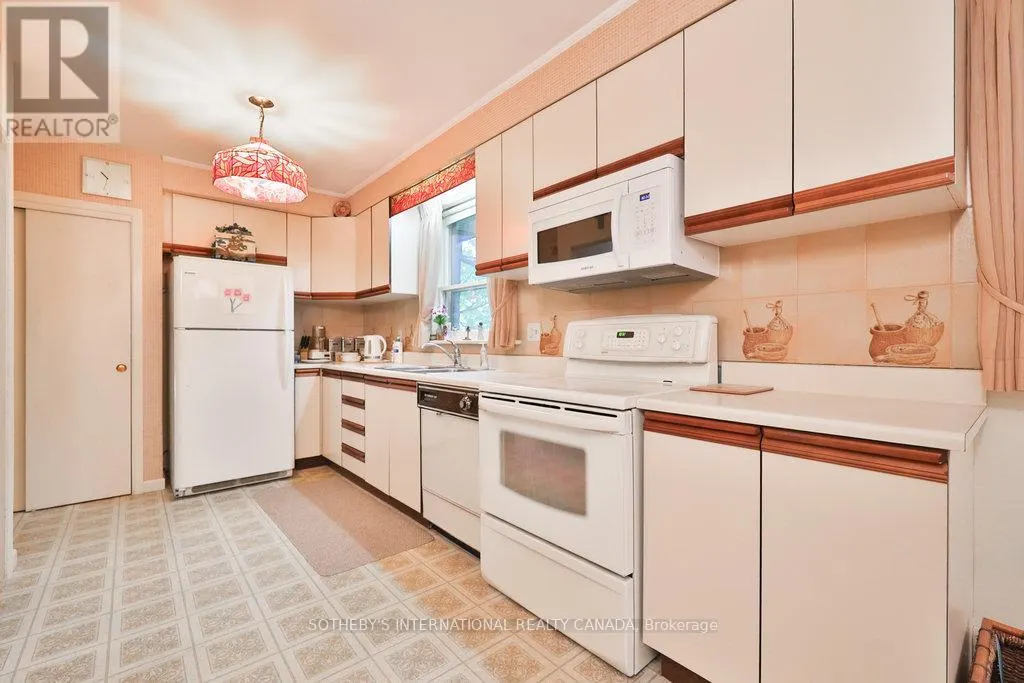 146 SYLVADENE PARKWAY W