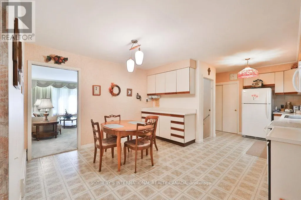 146 SYLVADENE PARKWAY W