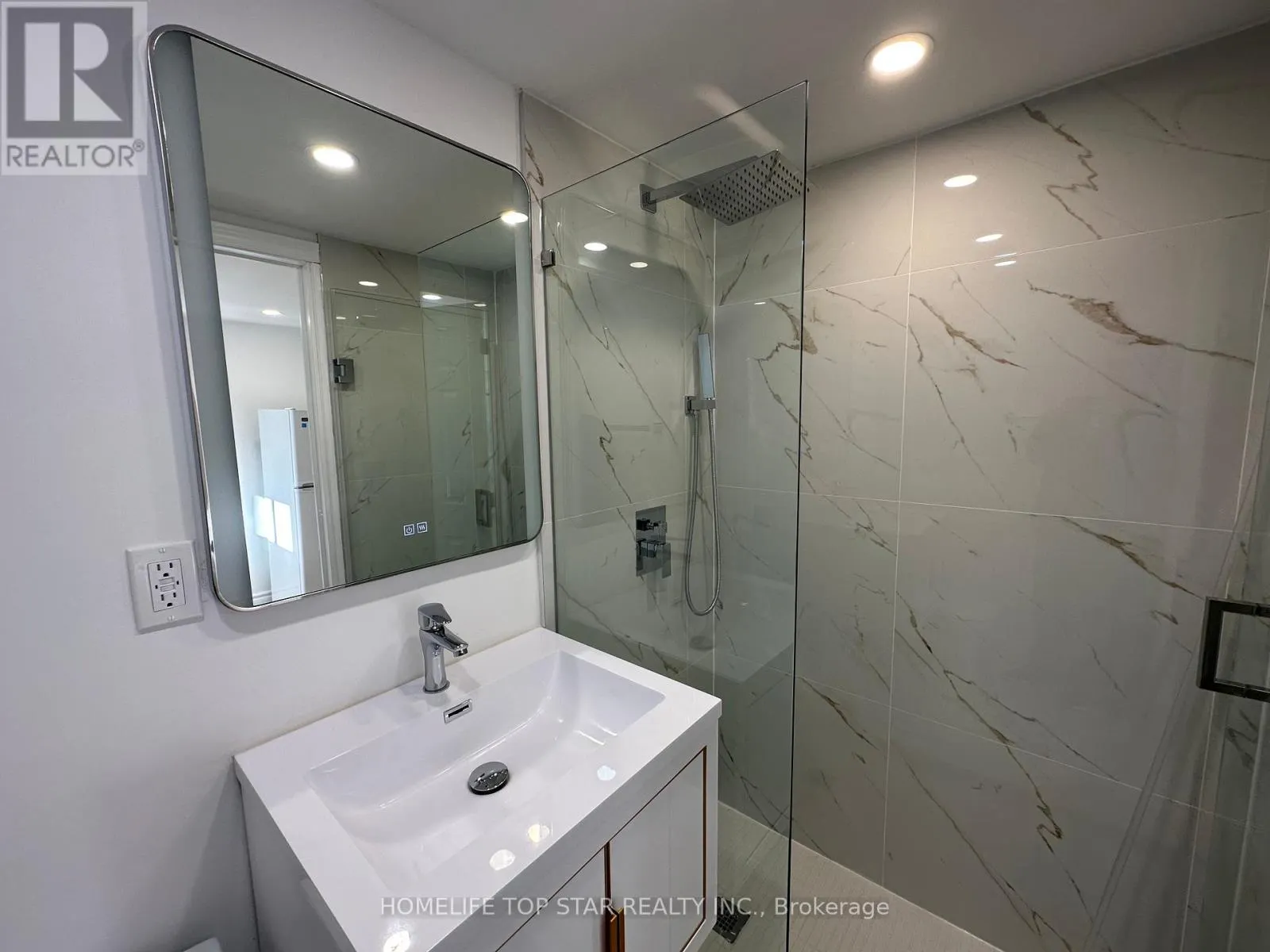 BACHELOR - 38 CARTIER CRESCENT