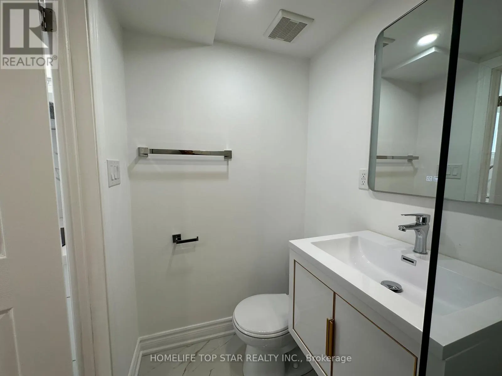 BACHELOR - 38 CARTIER CRESCENT