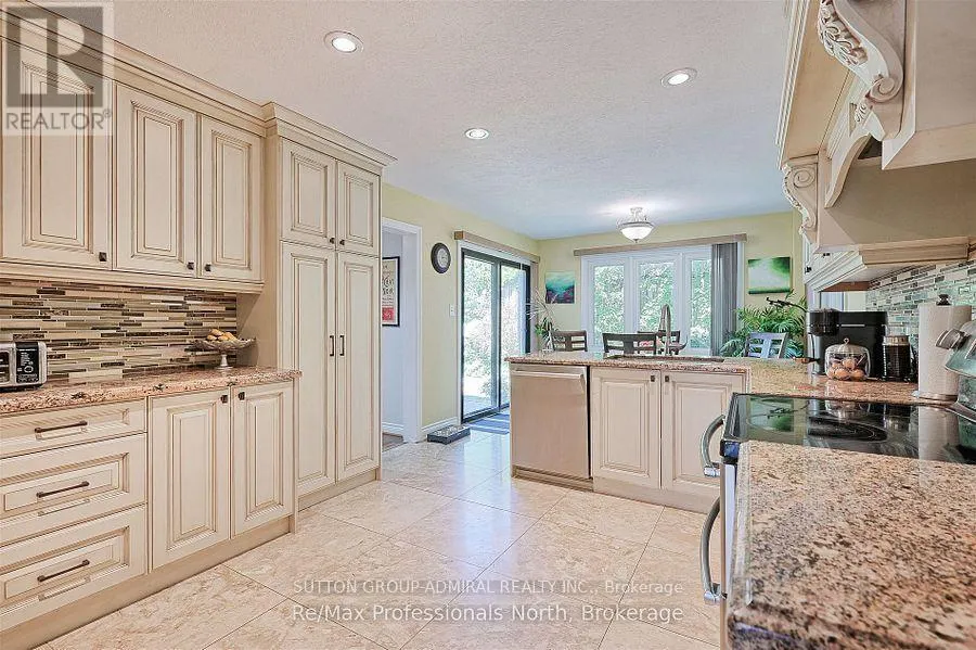 8 ELMSLEY DRIVE