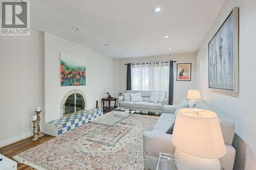 8 ELMSLEY DRIVE
