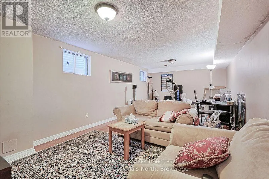 8 ELMSLEY DRIVE