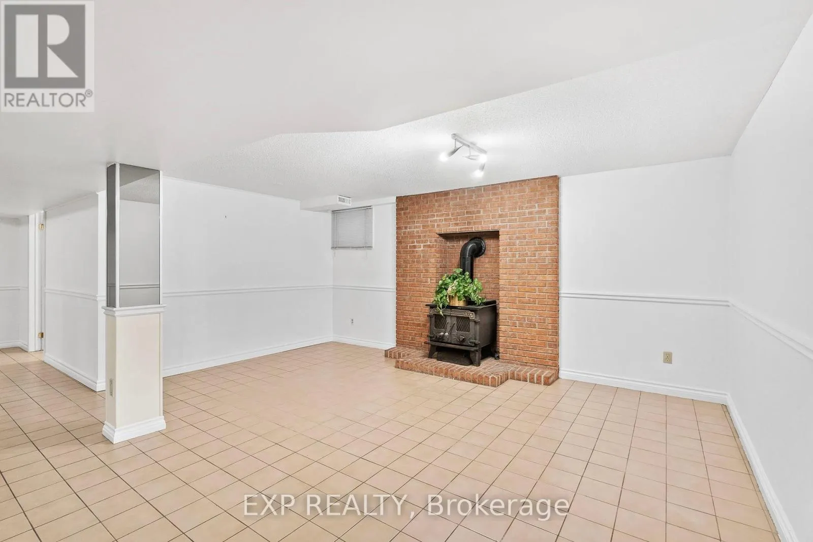 17 GORDON ROWE CRESCENT