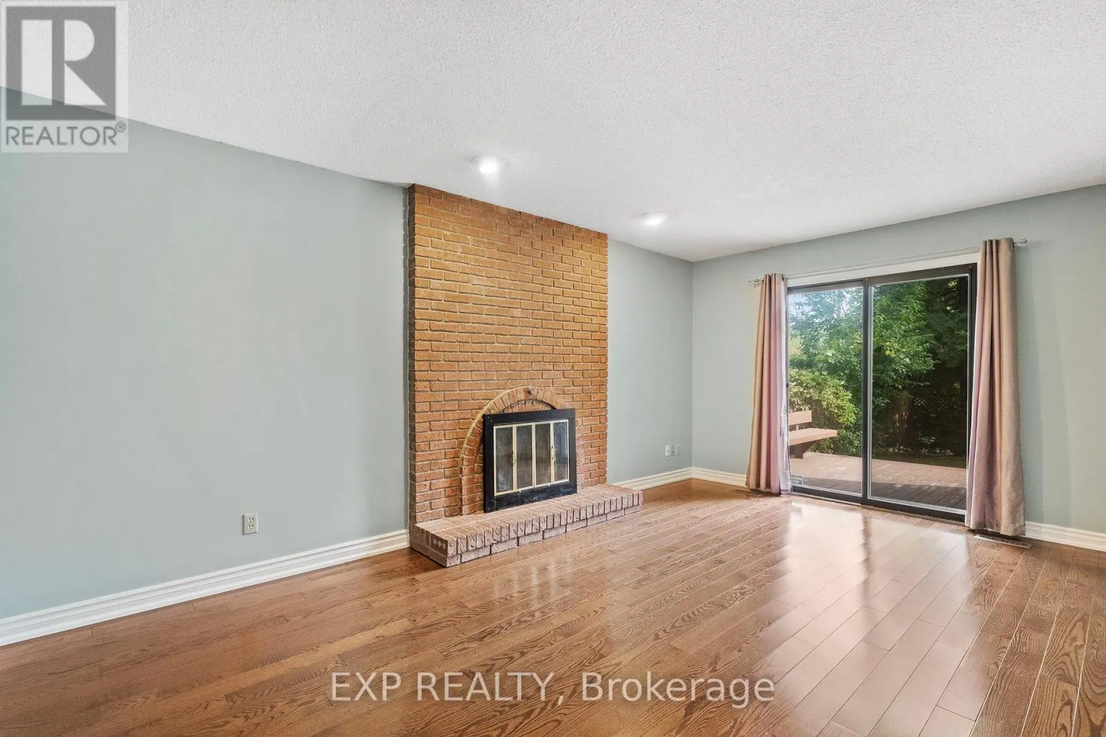 17 GORDON ROWE CRESCENT
